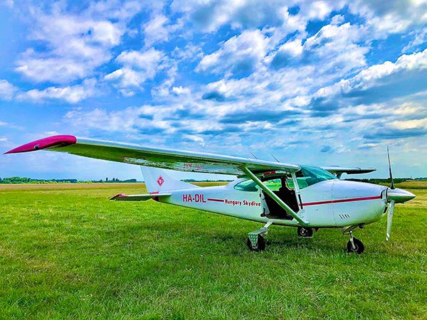 tandemugras-45 Cessna repülőgép - Tandemugrás